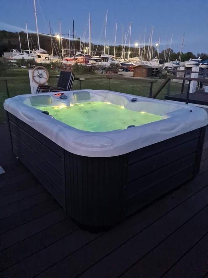 Floating House Varoni Pula Zewnętrze zdjęcie